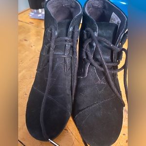 Women’s Tom’s black wedges size 7